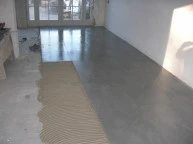Tegelzetten 60 bij 60 verlijmen